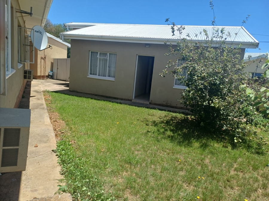 To Let 2 Bedroom Property for Rent in Komani Park Eastern Cape